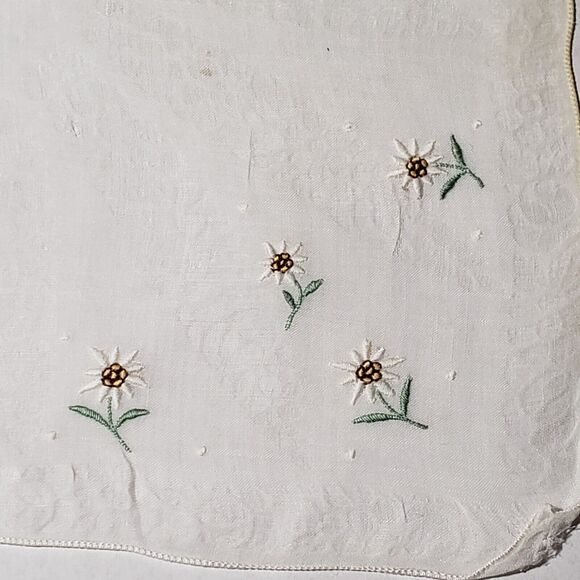 VINTAGE HANKIE EMBROIDERED DAISY FLOWERS HANDMADE BRIDAL WEDDING POCKET SCARF - Picture 10 of 12